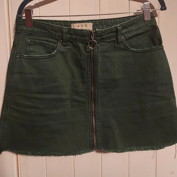 We The Free size 27 green zipper skirt - Picture 2 of 4